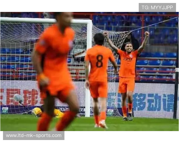 玉昆国脚边路连续传球助攻：从训练场到赛场的战术美学