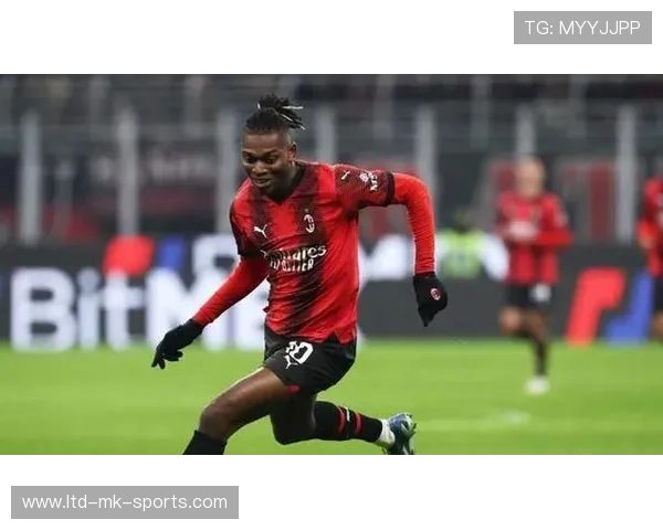 莱奥单刀踢破对方防线AC米兰领先