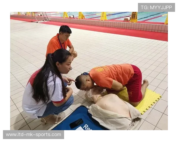 游泳馆开展青少年救生技能的普及与证书发放活动,游泳馆救生员定期培训制度 游泳馆开展青少年救生技能的普及与证书发放活动,游泳馆救生员定期培训制度